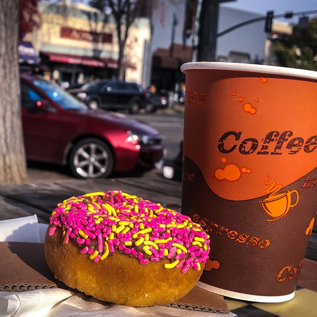 Colonial Donuts